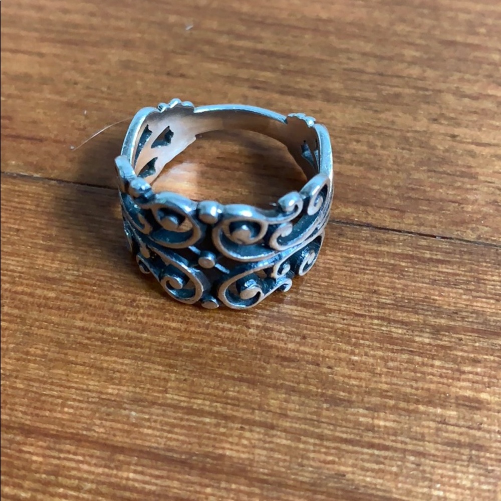 925 silver ring with swirl design